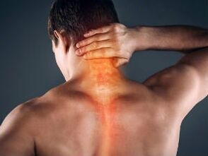 Die ersten Anzeichen und Symptome einer zervikalen Osteochondrose