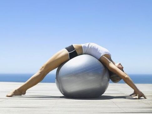 Fitballübungen zur Behandlung von Osteochondrose