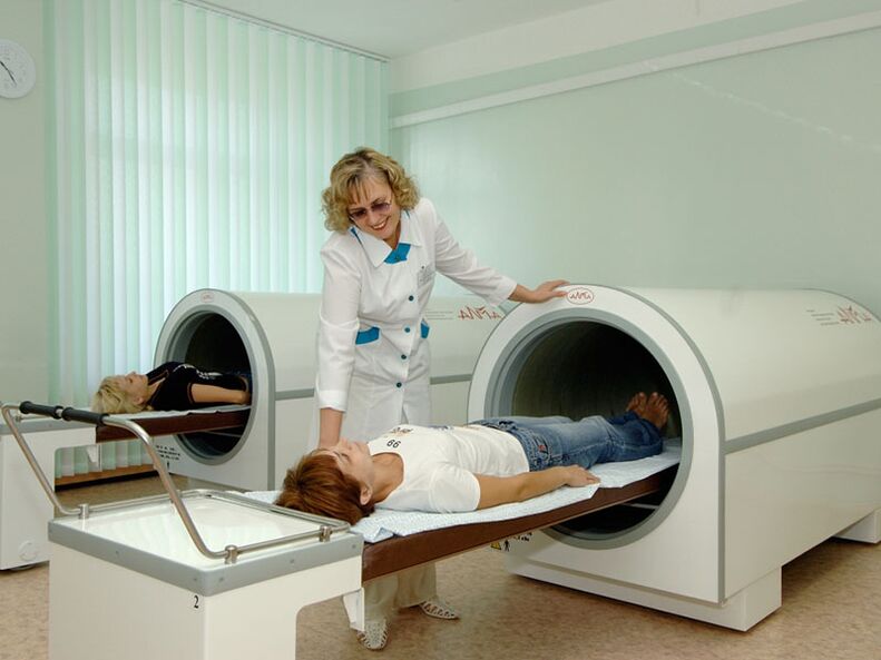 Zur Diagnose einer Osteochondrose wird ein MRT durchgeführt